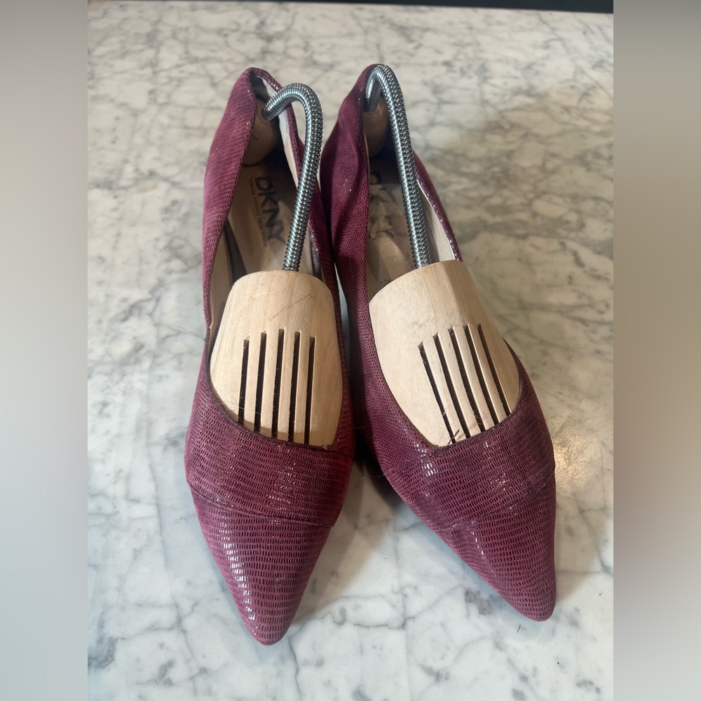 NWT Burgundy DKNY Kitten Heels - Size 9/40